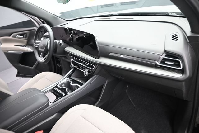Used 2024 Chevrolet Traverse LT w/ Midnight/Sport Edition AWD/4WD image 27