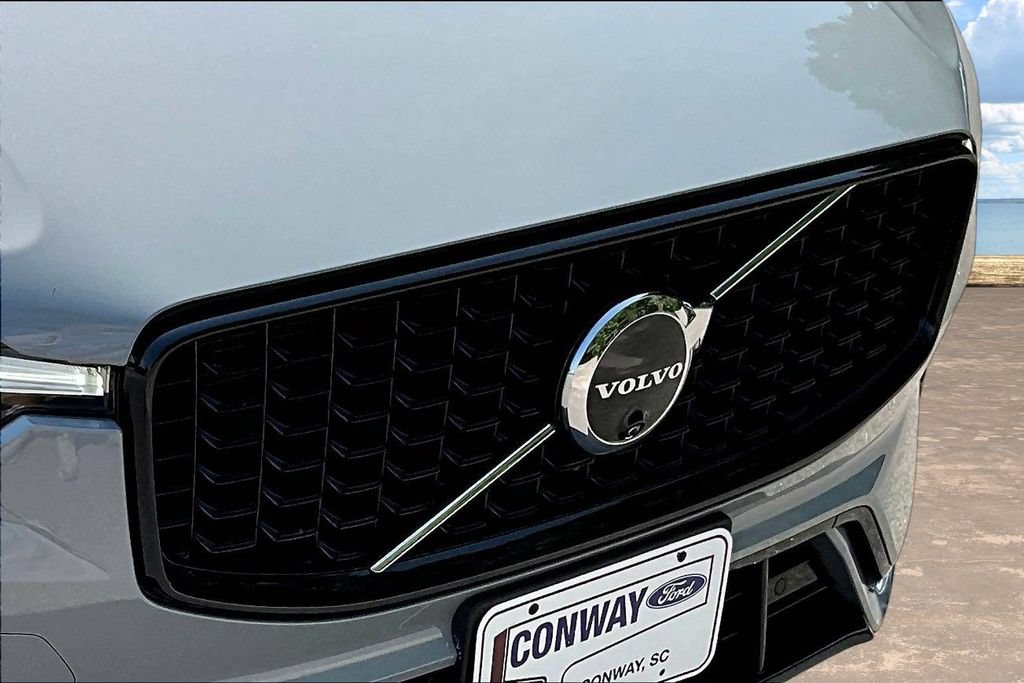 Used 2025 Volvo XC60 B5 Plus AWD/4WD image 35