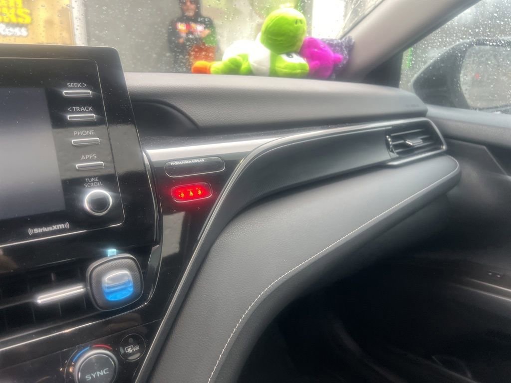 Used 2022 Toyota Camry SE w/ Cold Weather Package image 14