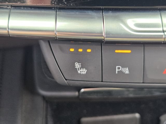 Used 2024 Cadillac XT4 Luxury w/ Cold Weather Package FWD image 25
