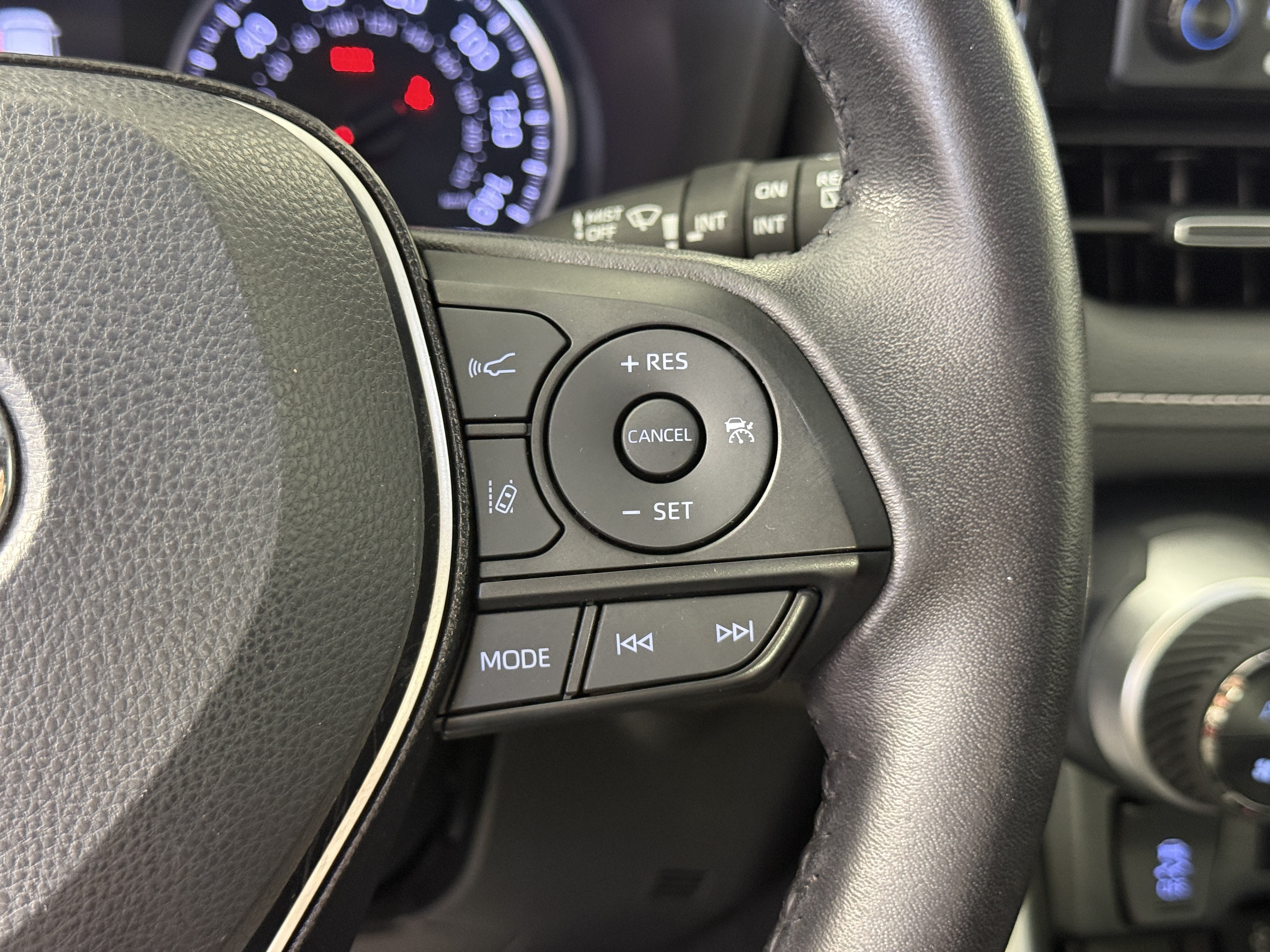 Used 2021 Toyota RAV4 XLE Premium FWD image 24
