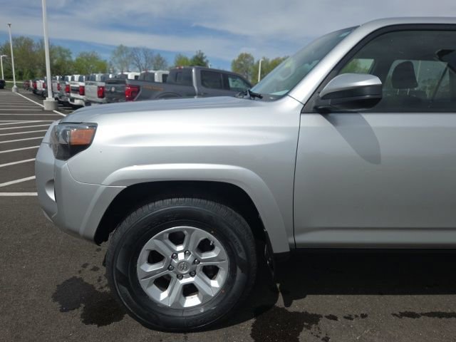 Used 2021 Toyota 4Runner SR5 AWD/4WD image 18
