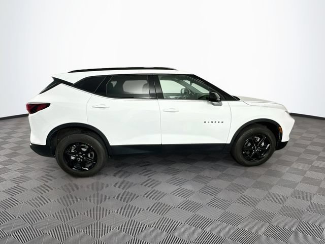 Used 2025 Chevrolet Blazer LT w/ Convenience Package FWD image 14