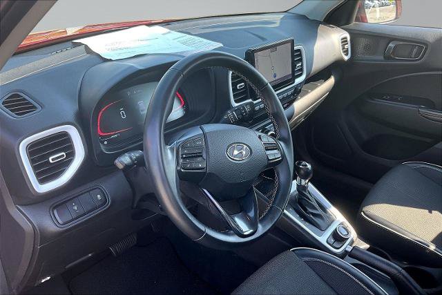 Used 2023 Hyundai Venue Limited FWD image 14