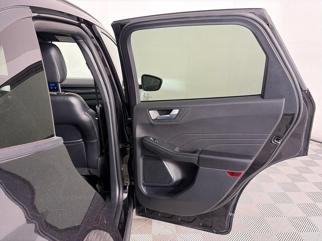 Certified 2025 Ford Escape ST-Line Select AWD/4WD image 28