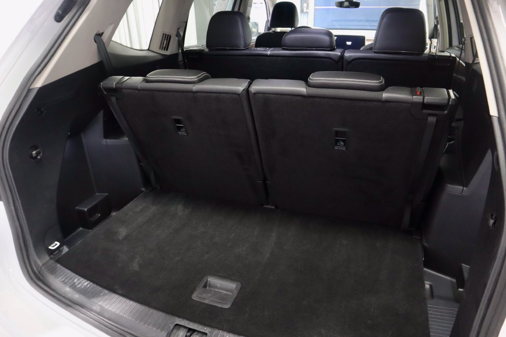 Used 2025 Volkswagen Atlas SE AWD/4WD image 13