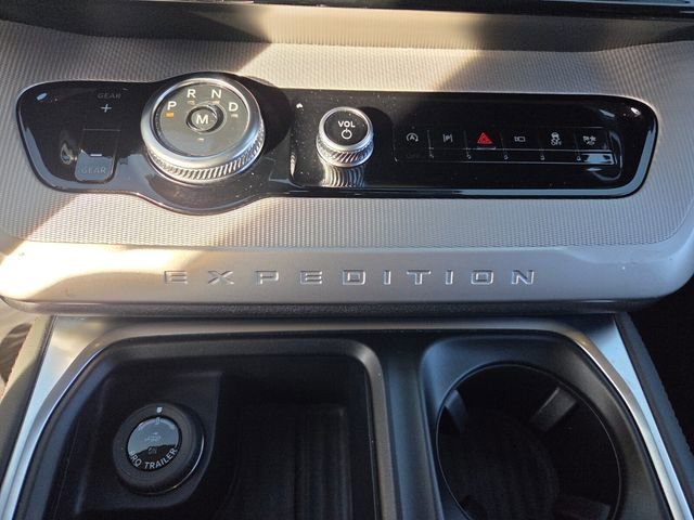 Certified 2025 Ford Expedition Active image 19