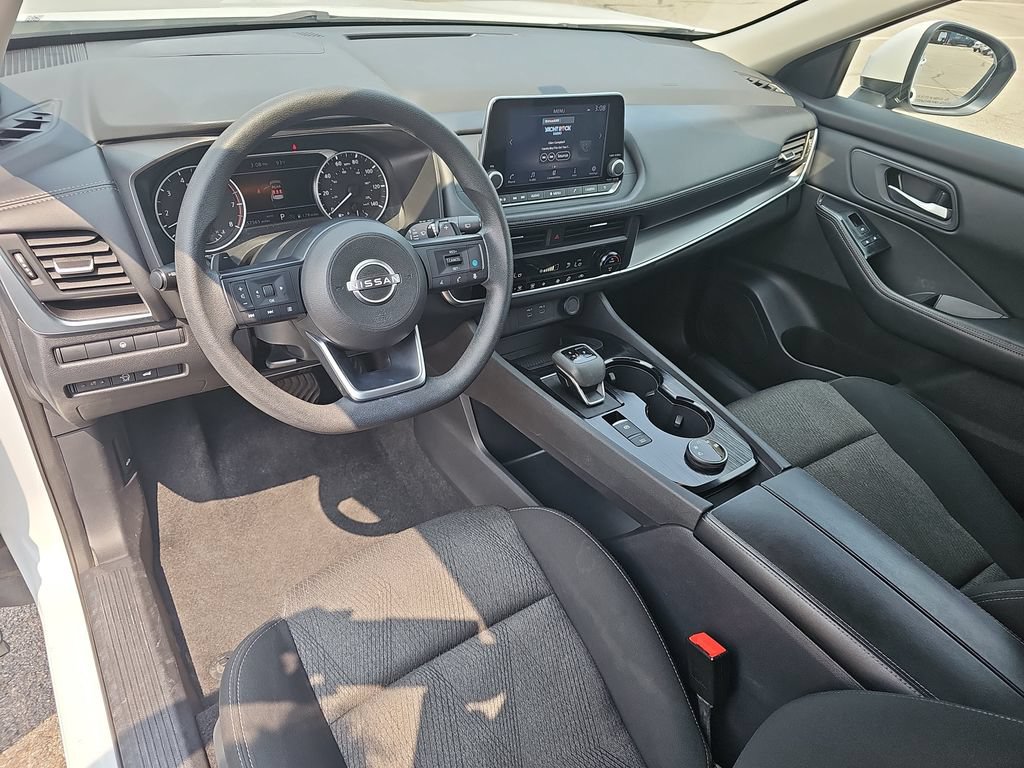 Used 2024 Nissan Rogue SV AWD/4WD image 16