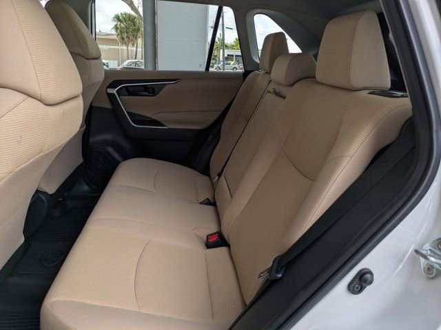 Used 2022 Toyota RAV4 LE image 17