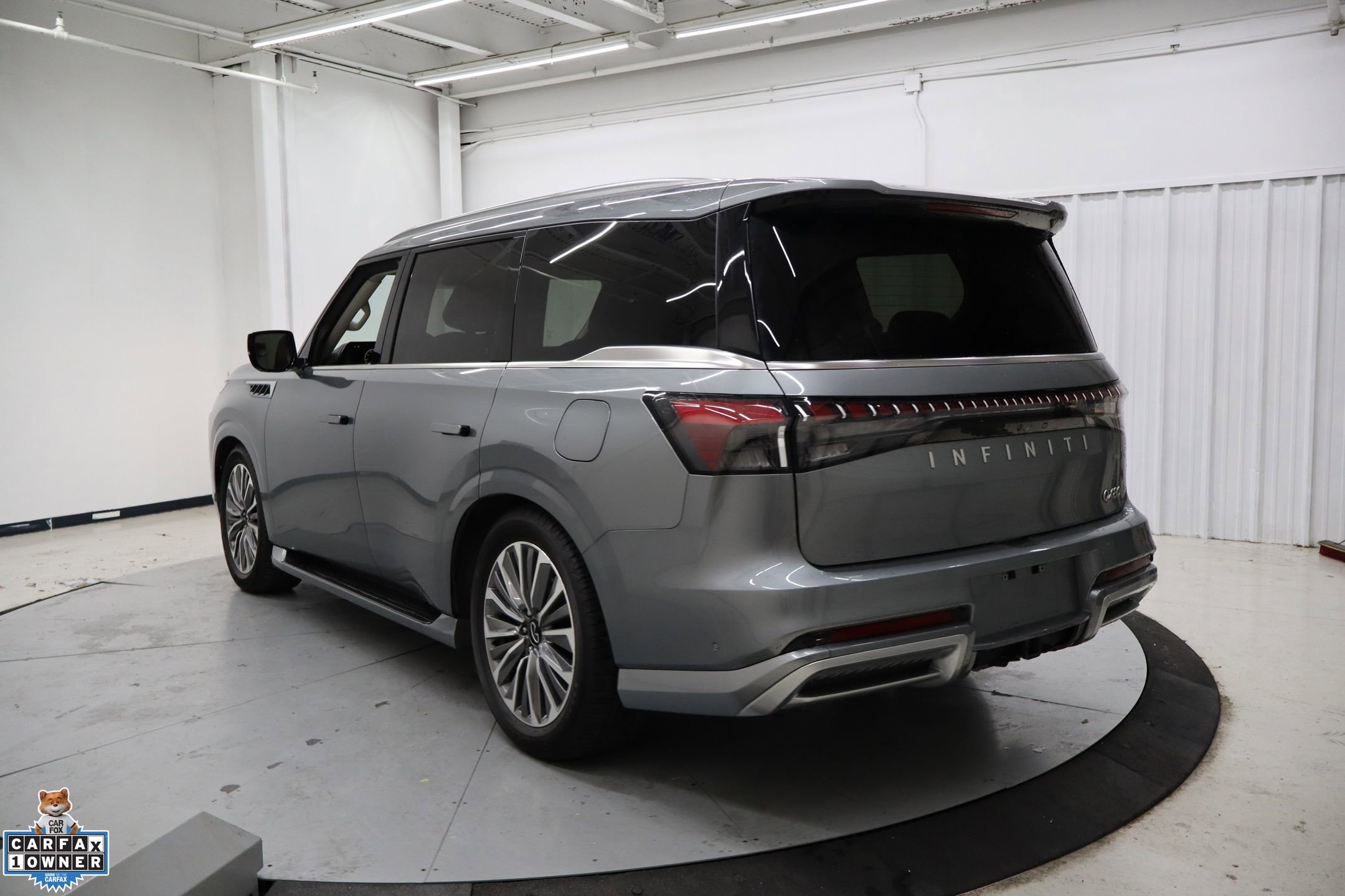 Used 2025 INFINITI QX80 Sensory image 8
