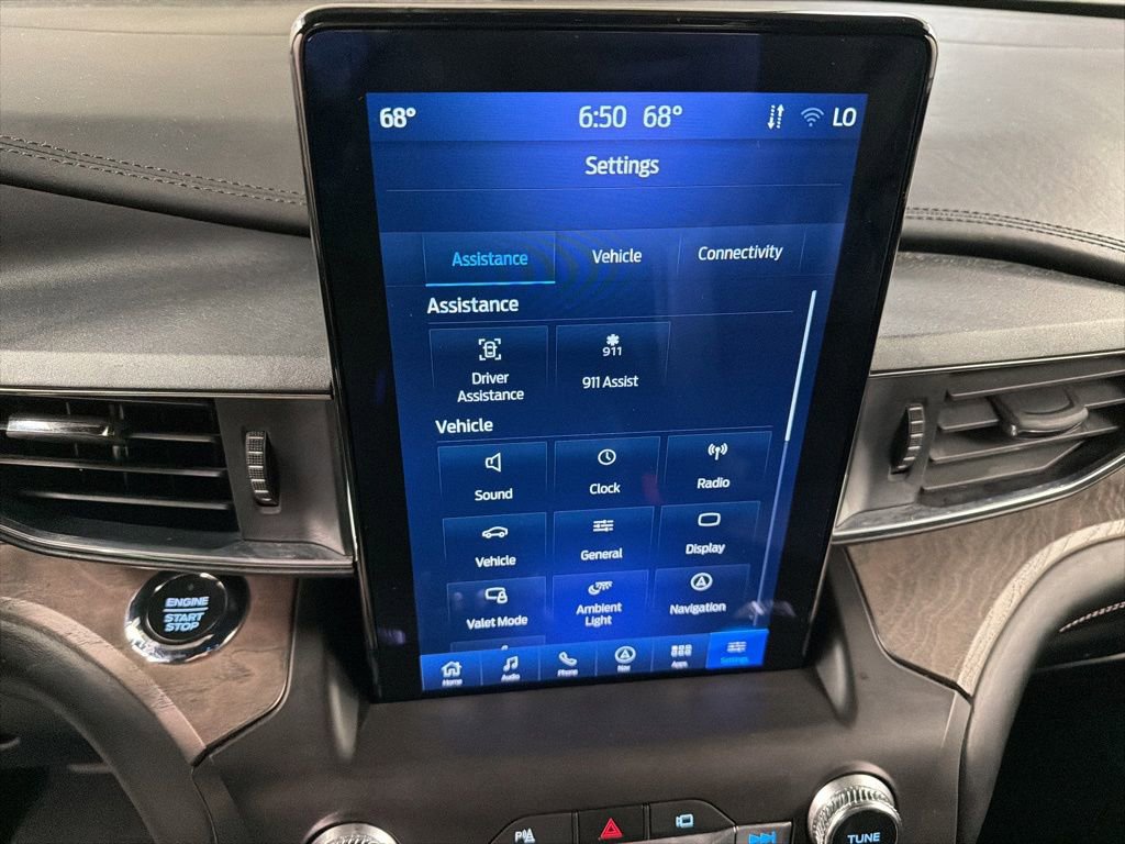 Certified 2020 Ford Explorer Platinum w/ Premium Technology Package AWD/4WD image 9
