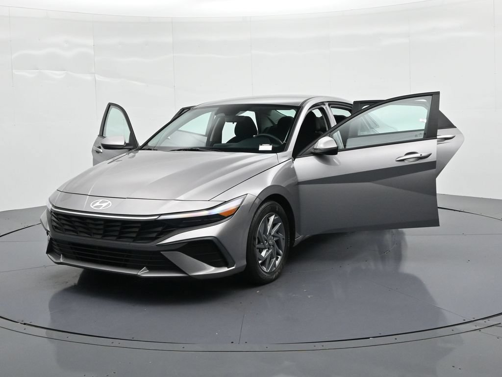 Used 2024 Hyundai Elantra SEL FWD image 26