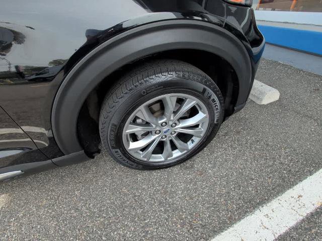 Certified 2023 Ford Explorer XLT w/ Equipment Group 202A image 9