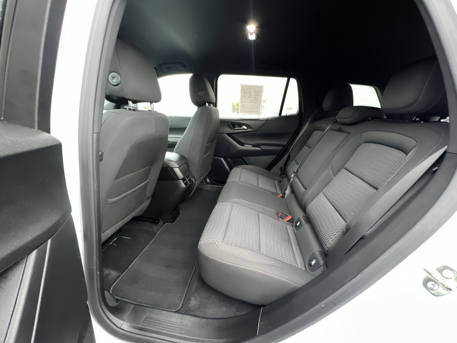 Used 2025 Chevrolet Equinox LT FWD image 32