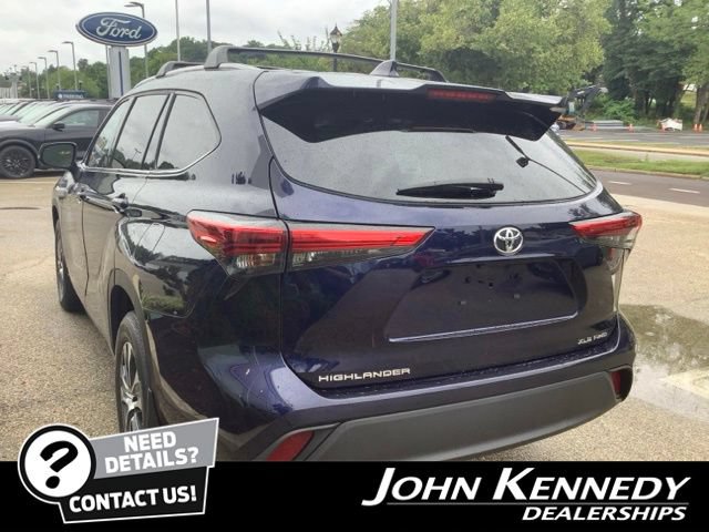 Used 2022 Toyota Highlander XLE AWD/4WD image 5