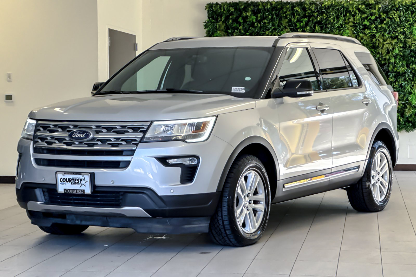 Certified 2018 Ford Explorer XLT w/ Equipment Group 202A AWD/4WD image 8