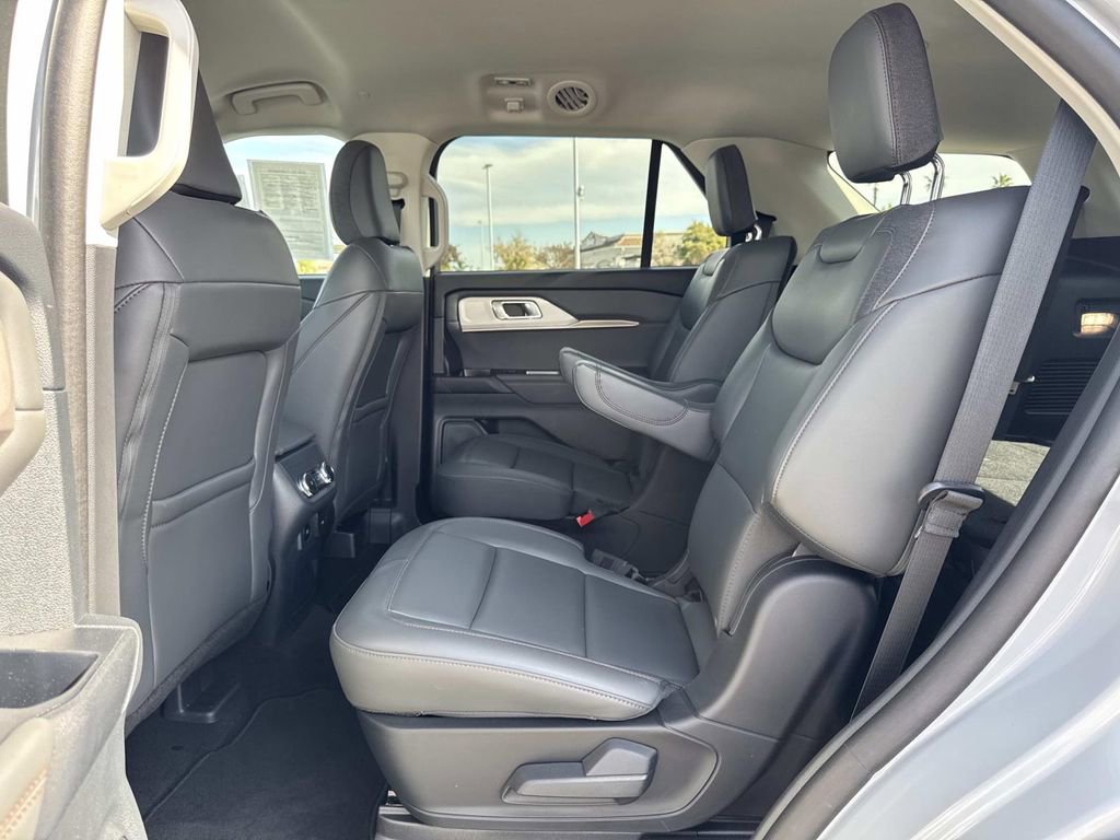 Certified 2025 Ford Explorer Active w/ Active Comfort Package image 24