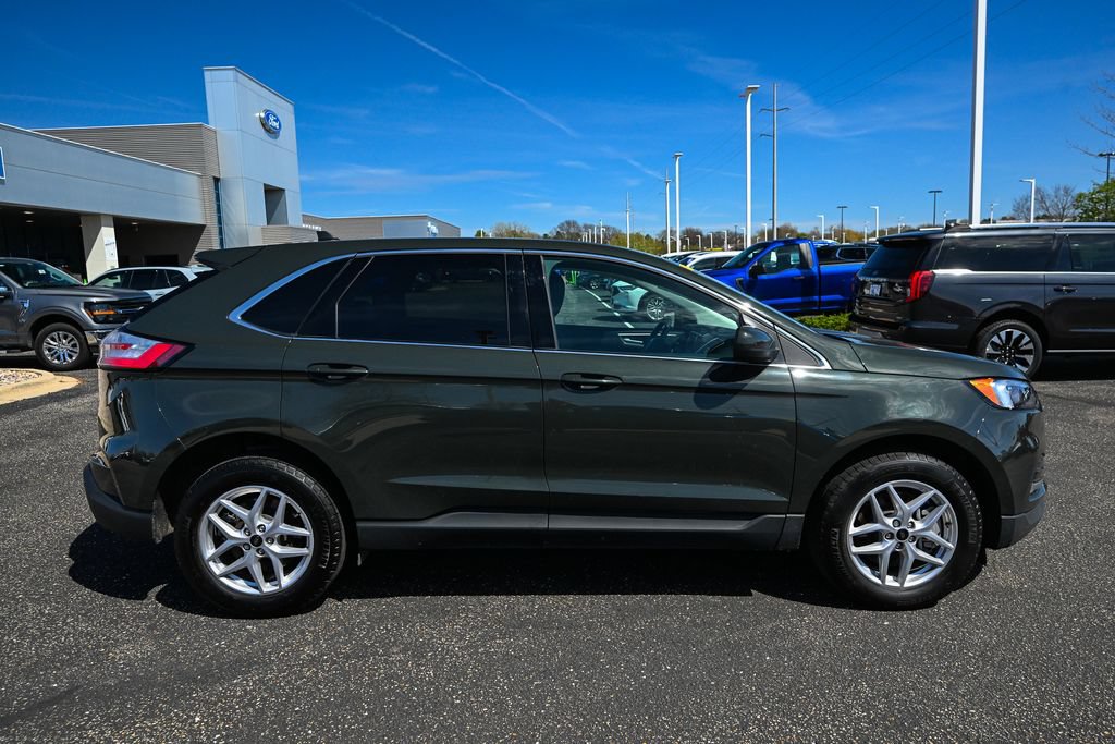 Certified 2024 Ford Edge SEL w/ Convenience Package AWD/4WD image 3