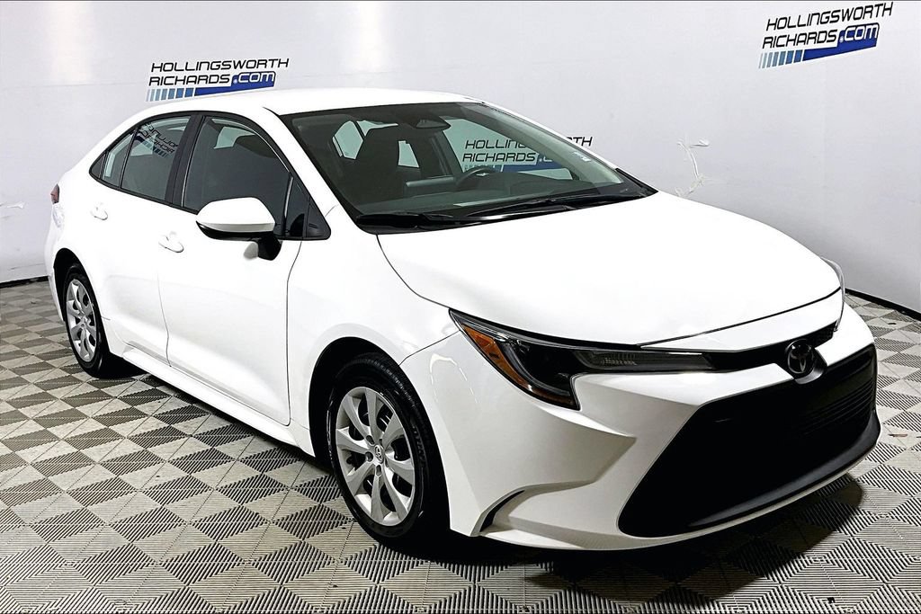 Used 2026 Toyota Corolla LE FWD image 3