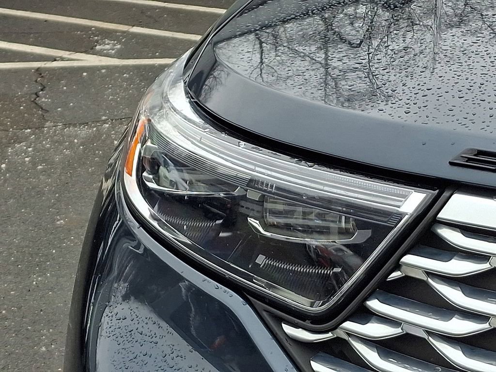 Certified 2023 Ford Explorer Platinum w/ Technology Package image 9