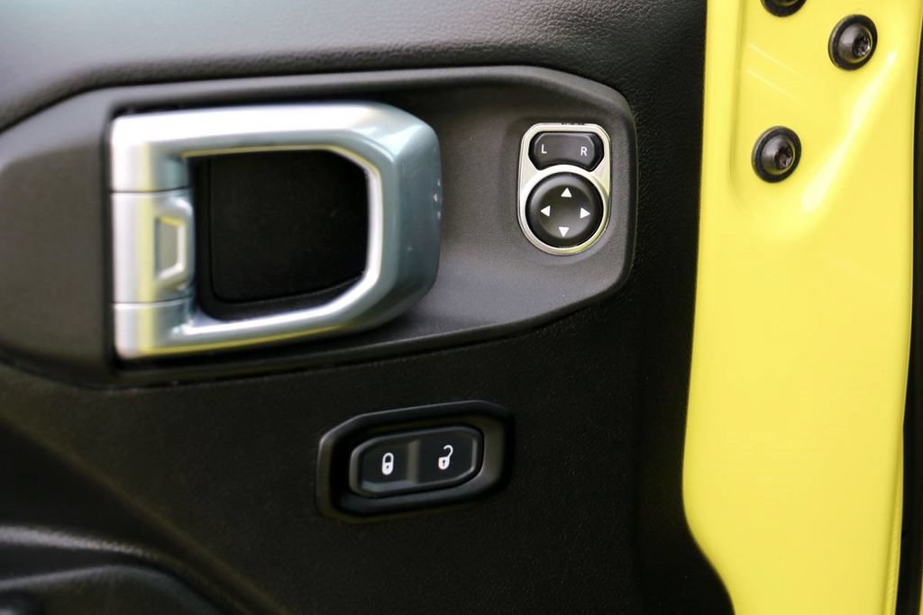 Used 2024 Jeep Wrangler Unlimited Rubicon AWD/4WD image 15