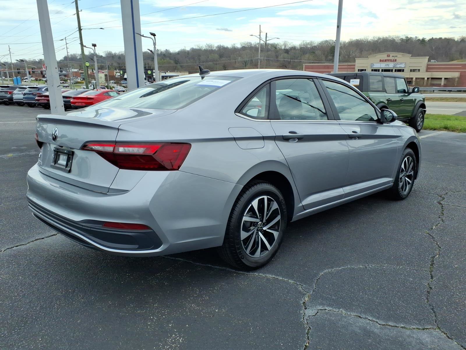 Used 2024 Volkswagen Jetta S image 5