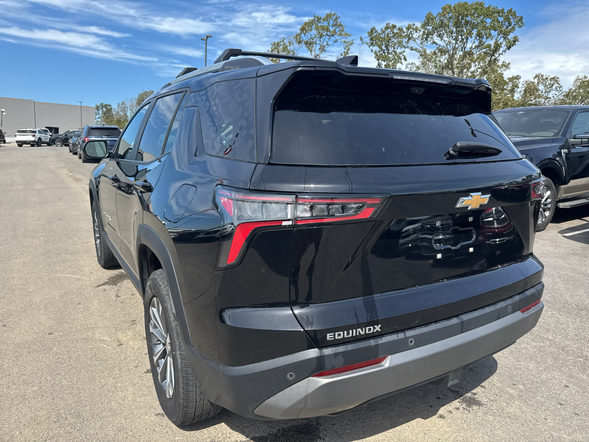 Used 2025 Chevrolet Equinox LT w/ Convenience Package II FWD image 7