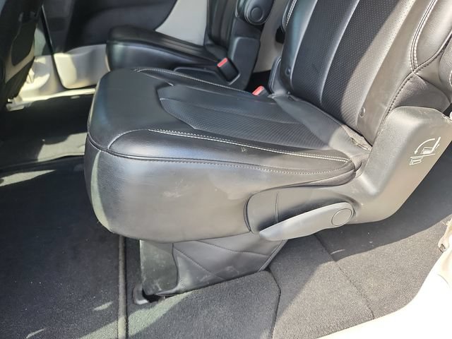 Used 2023 Chrysler Pacifica Touring-L FWD image 25