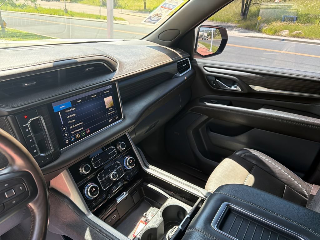 Used 2021 GMC Yukon Denali w/ Advanced Technology Package AWD/4WD image 18