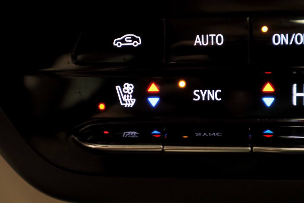 Used 2023 Buick Envision Avenir AWD/4WD image 5