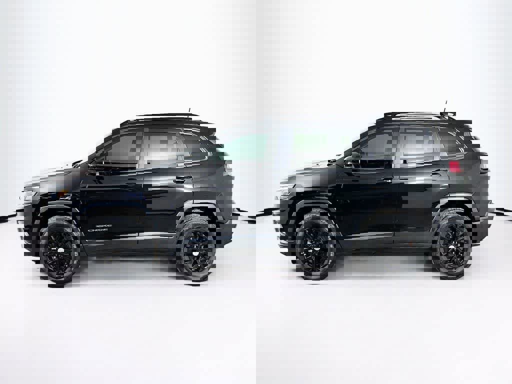 Used 2022 Jeep Cherokee Latitude Lux w/ Sun & Sound Group image 2