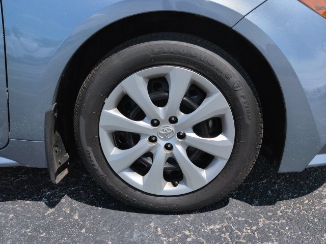 Used 2025 Toyota Corolla LE FWD image 11