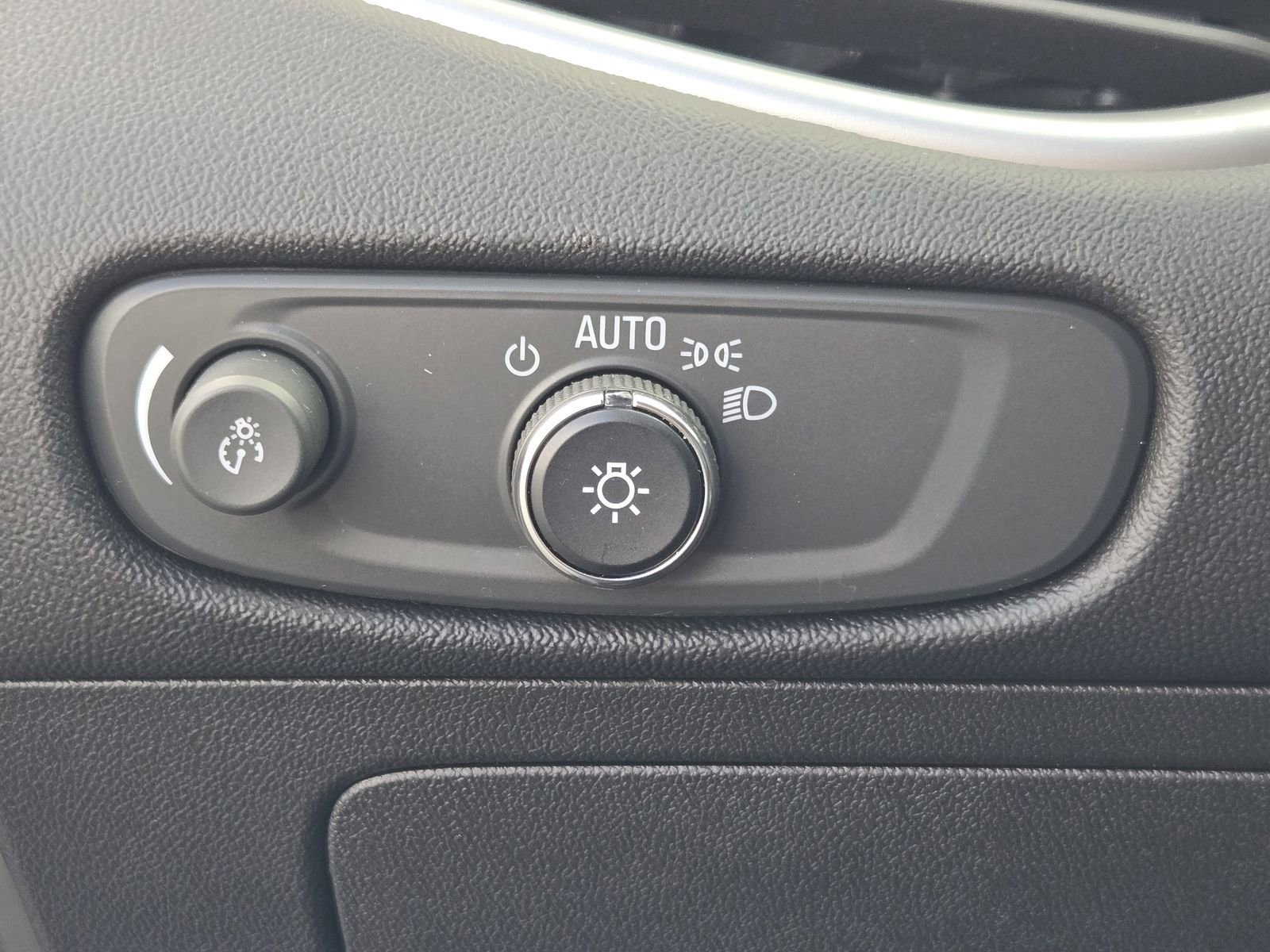 Used 2022 Chevrolet Malibu LT w/ Leather Package image 19