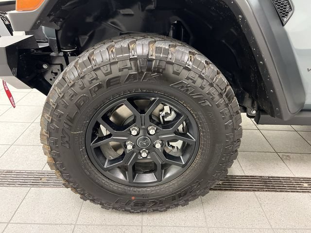 Used 2025 Jeep Wrangler Sport AWD/4WD image 9