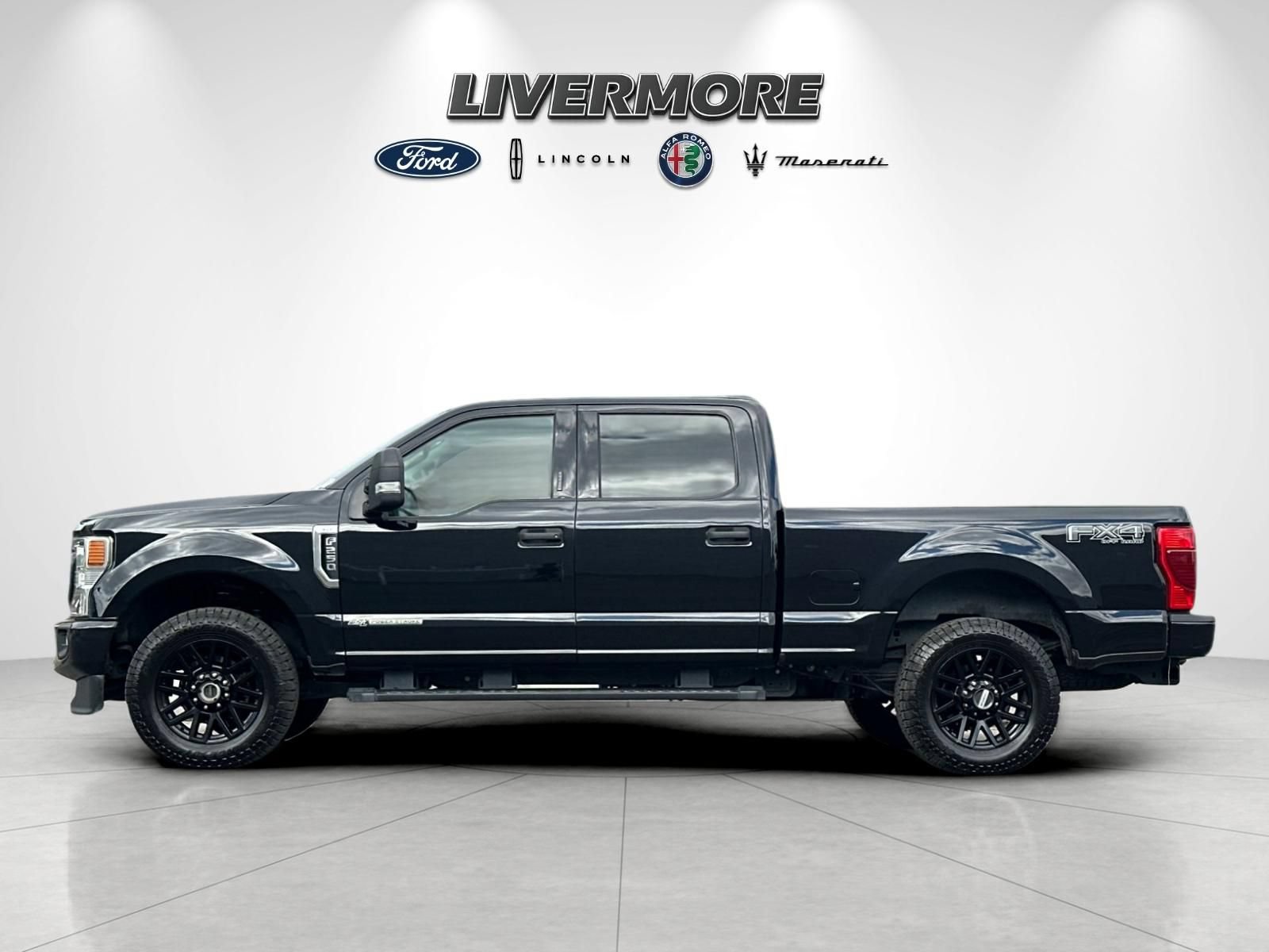 Certified 2022 Ford F250 XLT w/ Black Appearance Package AWD/4WD image 6