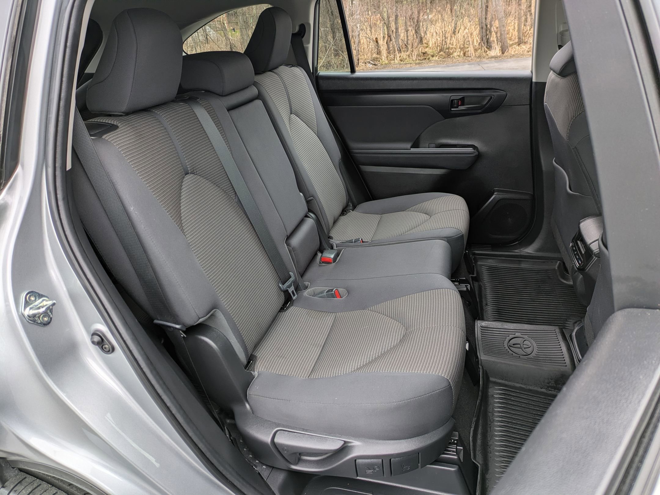 Used 2023 Toyota Highlander LE AWD/4WD image 20