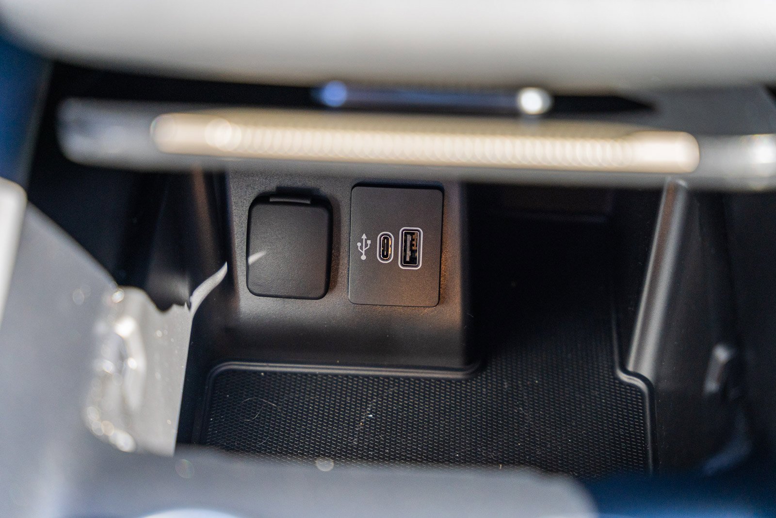 Certified 2025 Ford Explorer Active image 32