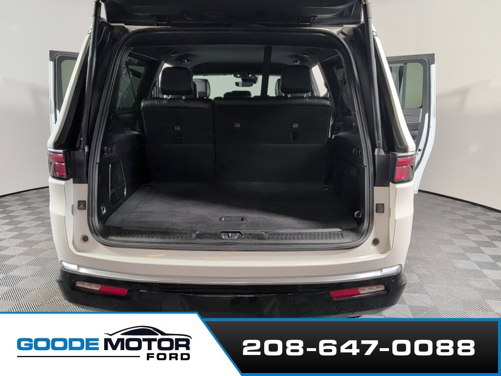 Used 2024 Jeep Wagoneer L Series II AWD/4WD image 21