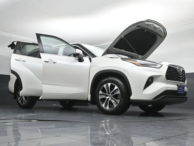 Used 2021 Toyota Highlander XLE AWD/4WD image 53