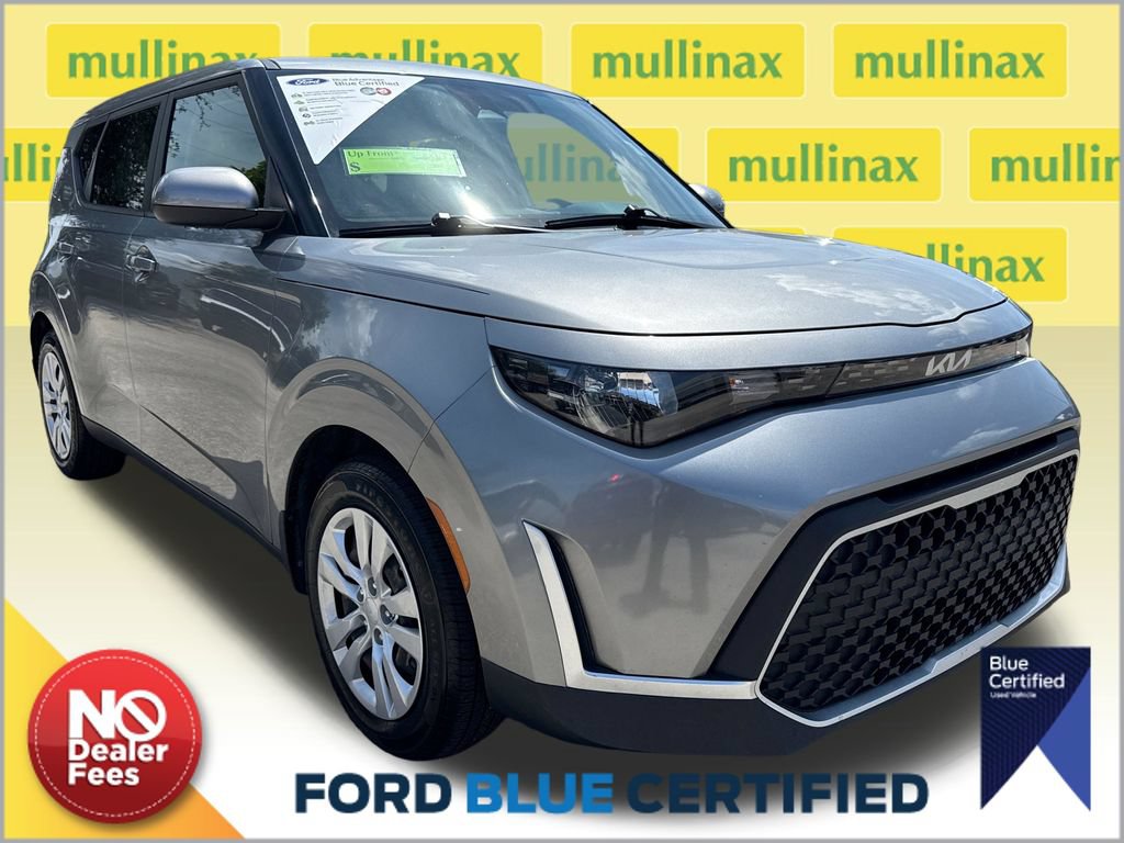 Used 2023 Kia Soul LX FWD image 1