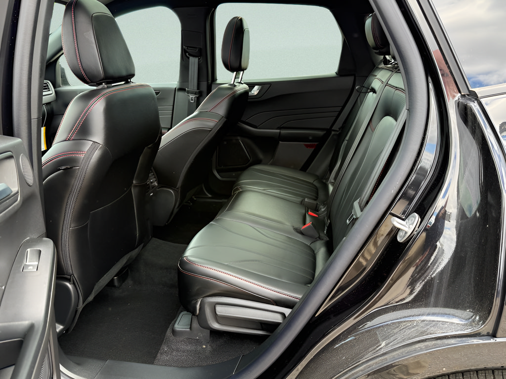 Certified 2025 Ford Escape ST-Line Elite w/ Premium Technology Package AWD/4WD image 5