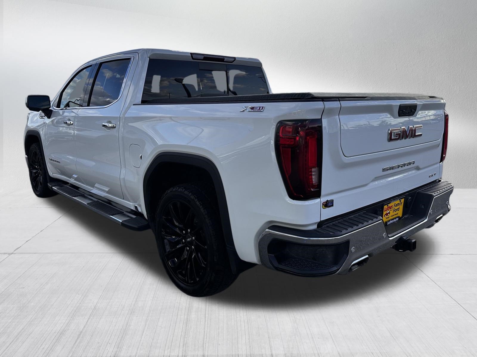 Used 2022 GMC Sierra 1500 SLT w/ SLT Premium Plus Package AWD/4WD image 5