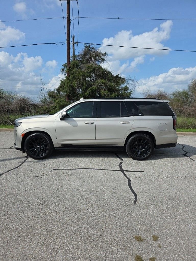 Used 2024 Cadillac Escalade Sport Platinum w/ LPO, ONYX Package AWD/4WD image 2