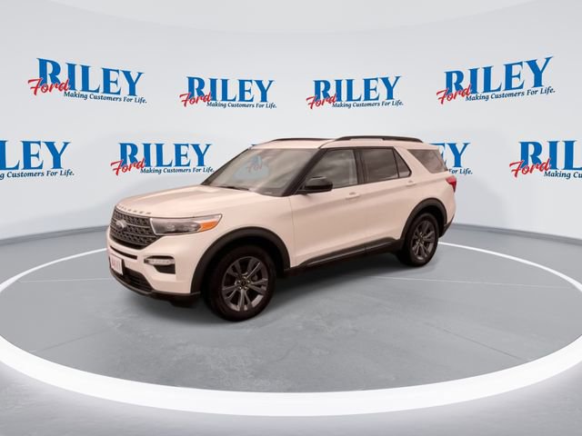 Certified 2022 Ford Explorer XLT w/ Equipment Group 202A AWD/4WD image 7