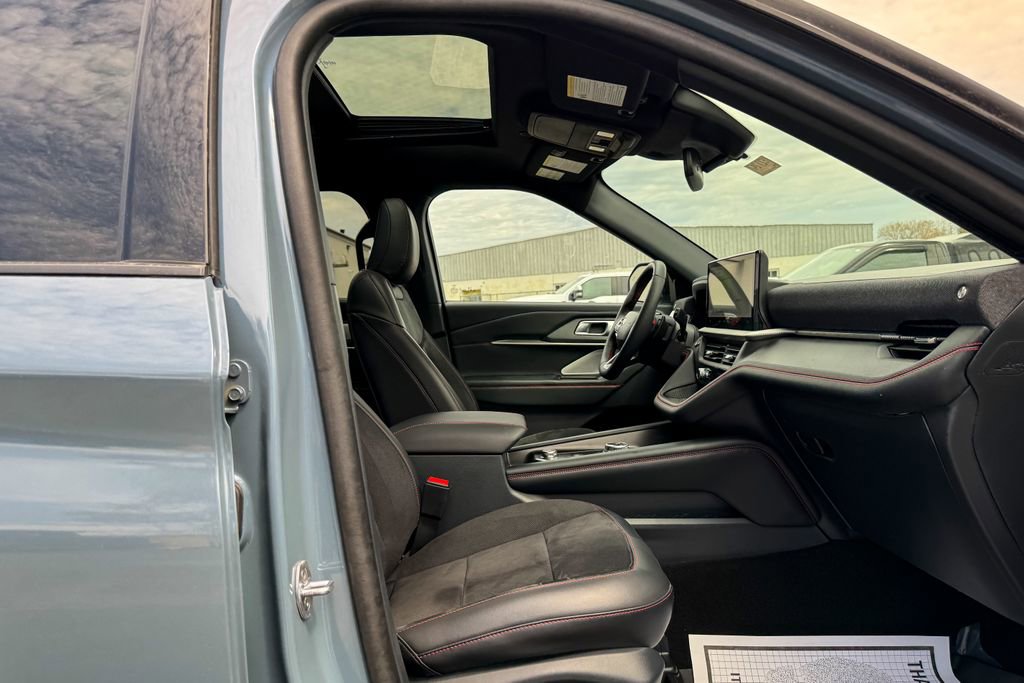 Certified 2025 Ford Explorer ST AWD/4WD image 13
