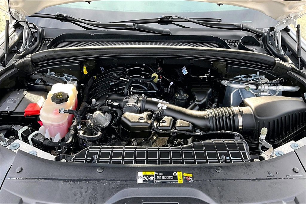 Used 2023 Jeep Grand Cherokee Limited image 12