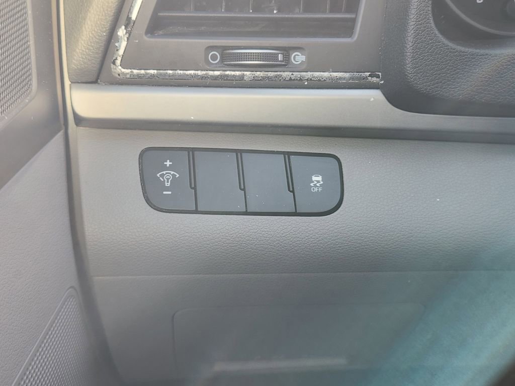 Used 2017 Hyundai Elantra SE image 21