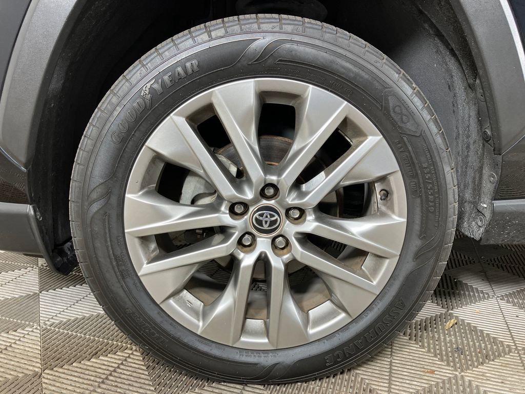 Used 2021 Toyota RAV4 XLE Premium image 11