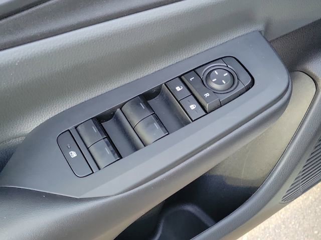 Used 2024 Toyota Prius LE image 19