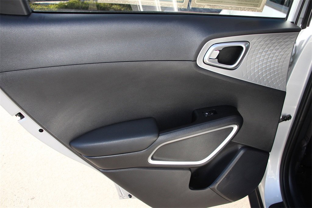 Used 2020 Kia Soul LX image 21